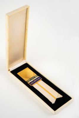 Lot #6072 Tokyo 1964 Summer Olympics 'Olympics Organizing Committee Official' Badge - Image 3