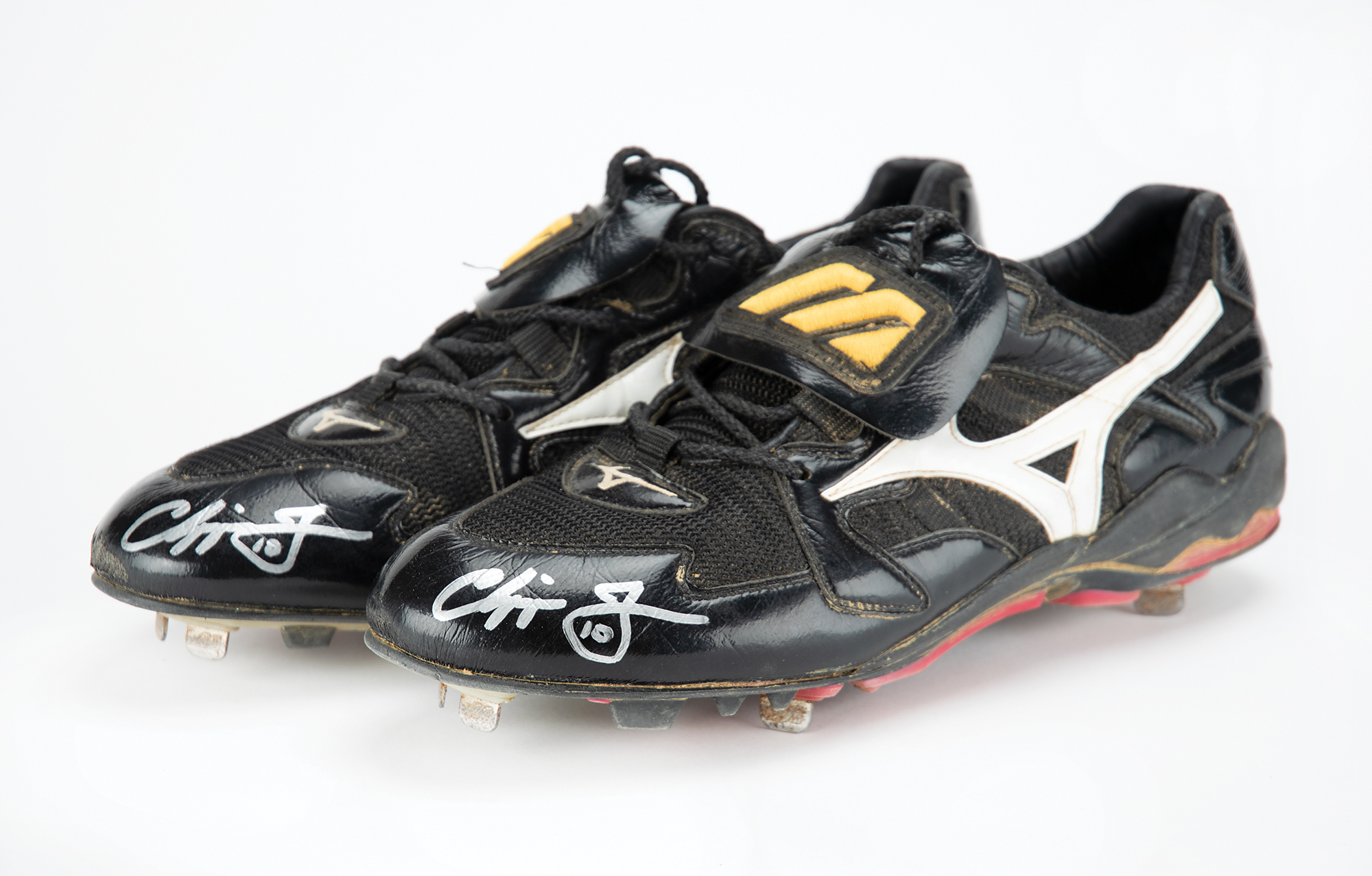 Chipper Jones Game-Worn 200th HR Cleats | RR Auction