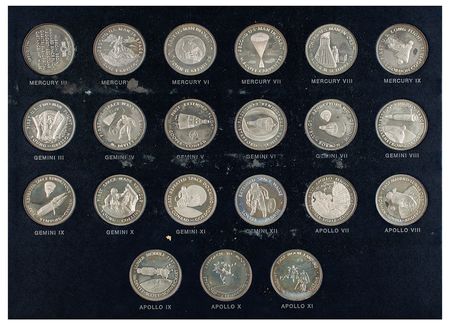 Lot #433 Danbury Mint 'Men in Space Series' Silver Sterling Proof Set Danbury Mint Proof Set - Image 1