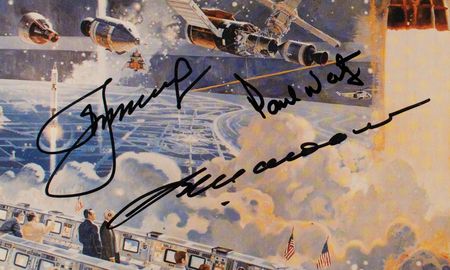 Lot #446 Alexei Leonov, Paul Weitz, and Vladimir Shatalov Signed Photograph - Image 2