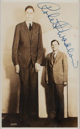 Lot #851 Robert Wadlow Signed Photograph - Image 1