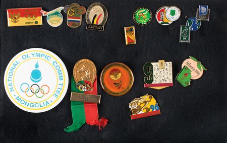 Lot #1036 Atlanta 1996 Summer Olympics Collection of Nearly (600) NOC Pins Pin Collection - Image 11