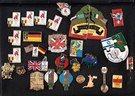 Lot #1036 Atlanta 1996 Summer Olympics Collection of Nearly (600) NOC Pins Pin Collection - Image 3
