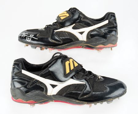 Lot #1050 Chipper Jones Game-Worn 200th HR Cleats: Chipper-worn on the day of his 200th career home run - Image 3