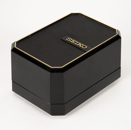 Lot #904 Salt Lake City 2002 Winter Olympics Participation Watch by Seiko Participation Watch - Image 5