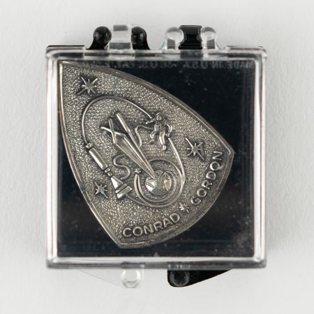 Lot #3067 Charles Conrad's Gemini 11 Flown Fliteline Medallion - Image 3
