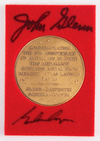 Lot #3002 Scott Carpenter's Mercury 40th Anniversary Medallion Signed by (4) Astronauts - Image 2