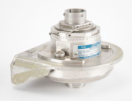 Lot #3123 Apollo Saturn V: Third Stage Pressure Adjustment Range Switch - Image 1