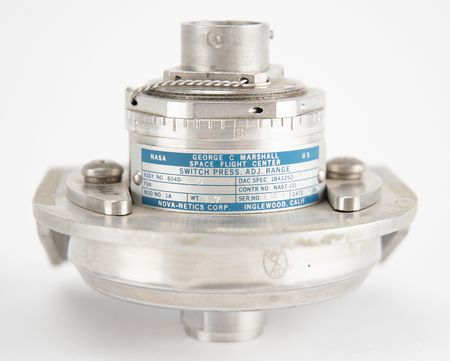 Lot #3123 Apollo Saturn V: Third Stage Pressure Adjustment Range Switch - Image 3