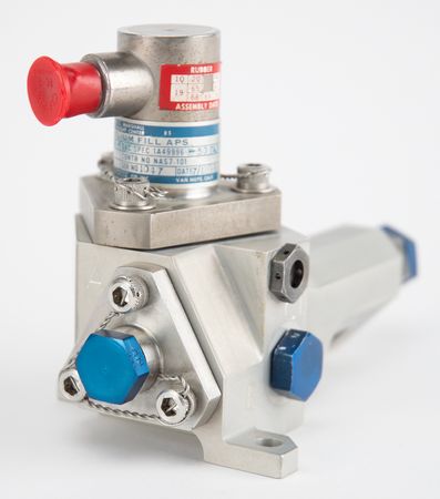 Lot #3109 Apollo Saturn V: Auxiliary Propulsion System (APS) Helium Fill Module - Image 3