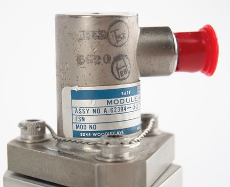 Lot #3109 Apollo Saturn V: Auxiliary Propulsion System (APS) Helium Fill Module - Image 4