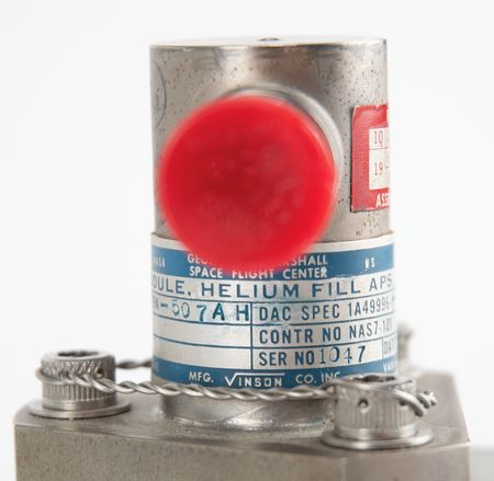 Lot #3109 Apollo Saturn V: Auxiliary Propulsion System (APS) Helium Fill Module - Image 5