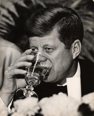 Lot #59 John F. Kennedy 1960 DNC Pass and (19) Photographs - Image 18