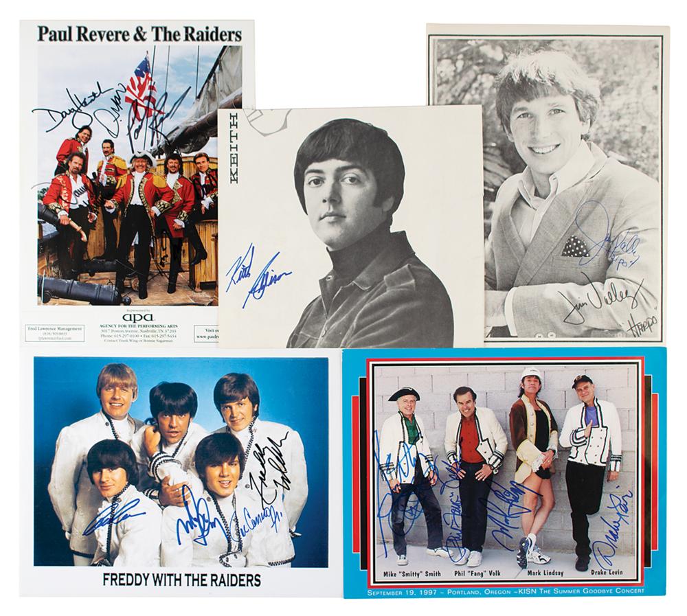 Paul Revere and the Raiders (5) Signed Photographs, image size:1000x897