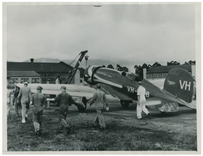 Lot #519 Charles Kingsford Smith Signed Photograph - Image 2