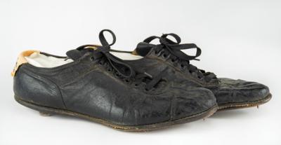 Lot #1007 Frank Thomas's 1962 New York Mets Game-Used Cleats: Cleats worn by the '62 Mets cleanup hitter Frank Thomas - Image 2