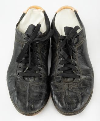 Lot #1007 Frank Thomas's 1962 New York Mets Game-Used Cleats: Cleats worn by the '62 Mets cleanup hitter Frank Thomas - Image 6