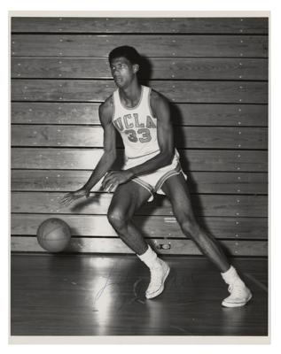 Lot #983 Kareem Abdul-Jabbar Signed Photograph