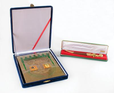 Lot #6124 Los Angeles 1984 Summer Olympics Saudi Arabia Dagger and Plaque - Image 1