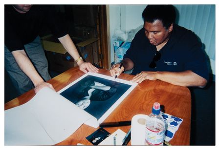 Lot #782 Muhammad Ali Signed Oversized Photograph by John Stewart - Image 4