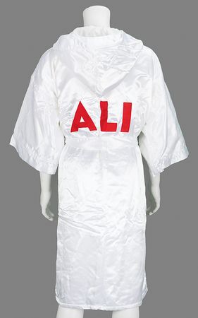 Lot #802 Muhammad Ali Signed Photograph - Image 4