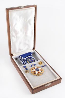 Lot #154 Ellsworth Bunker's Presidential Medal of Freedom with Distinction: Presidential Medal of Freedom with Distinction awarded to Ellsworth Bunker, wartime ambassador to South Vietnam - Image 3