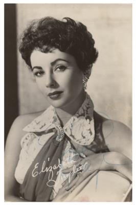 Lot #1034 Elizabeth Taylor Signed Photograph - Image 1