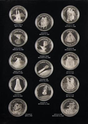 Lot #578 American Space Flight (25) Silver Anniversary Medals - Image 2
