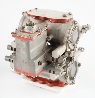 Lot #9110 Lunar Module Descent Engine Shut Off Valve - Image 4