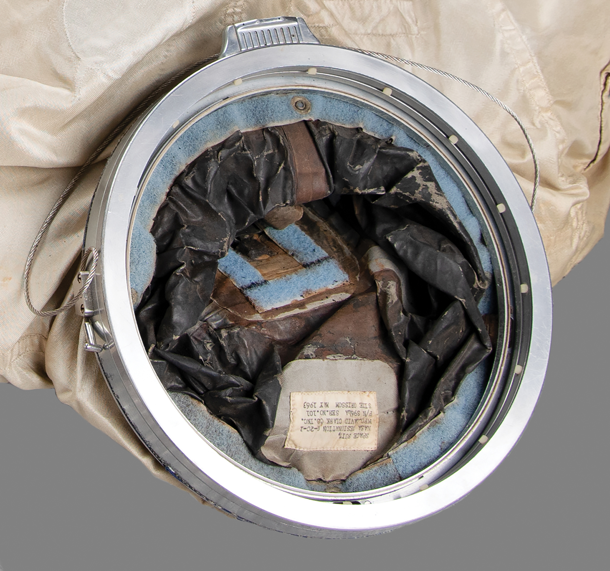 Lot #9009 Gus Grissom's G2C Prototype Pressure Suit - Image 3