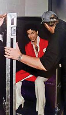 Lot #2335 Prince Stage-Worn Musicology Live 2004ever Tour Suit - Image 11