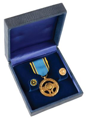 Lot #394 NASA Exceptional Service Medal Medal - Image 1