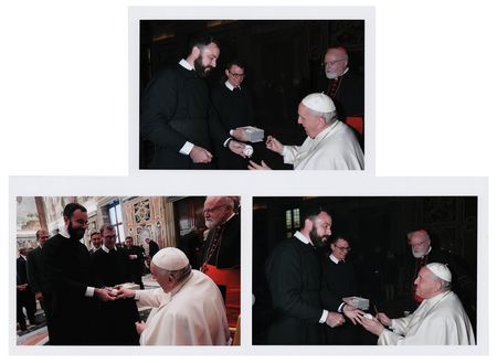 Lot #107 Pope Francis Signed Baseball - Image 2
