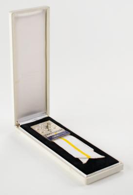 Lot #4182 Sapporo 1972 Winter Olympics Committee Badge - Image 3