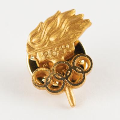 Lot #4196 Beijing 2022 Winter Olympics Athlete Participation Pin - Image 1