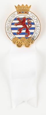 Lot #4133 71st IOC Session in Luxembourg, 1971. IOC Member's Badge for James Worrall - Image 1