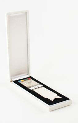 Lot #4184 Sapporo 1972 Winter Olympics IOC Badge Housed in its Presentation Case for James Worrall - Image 3