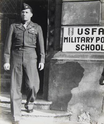 Lot #368 William P. Yarborough Multi-Signed Guest Book of (150+) Vietnam-Era Foreign Dignitaries - Image 8