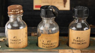 Lot #12 Franklin D. Roosevelt: Chemistry Set Gifted to Boy Hospital Patient: A national treasure: chemistry set gifted by President Roosevelt to a bedridden boy in 1933 - Image 3