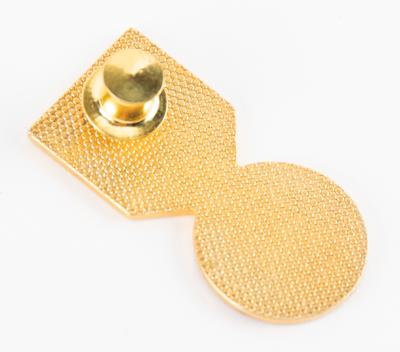 Lot #5021 Apple 'Croix De Apple' Employee Pin - Image 2