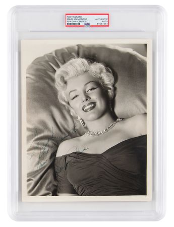 Lot #523 Marilyn Monroe Signed Photograph - Image 1