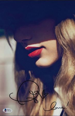 Lot #513 Taylor Swift Signed Photograph - Image 1