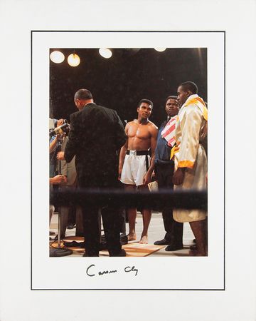 Lot #639 Muhammad Ali Signed Oversized Photograph - Image 1