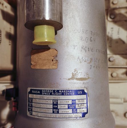 Lot #7130 Saturn V Second Stage Hydraulic Engine Actuating System (EAS) - Image 3