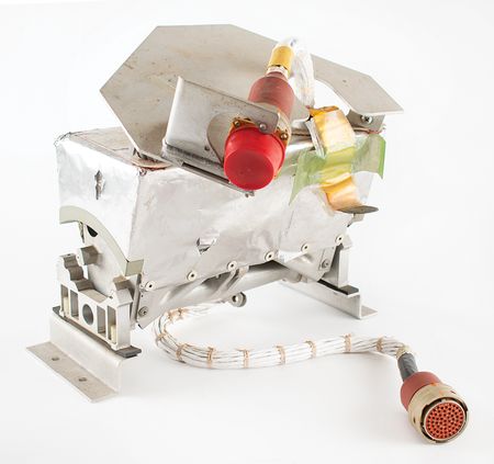 Lot #7127 Lunar Module Landing Radar Antenna Pedestal Mount and Tilt Mechanism - Image 2