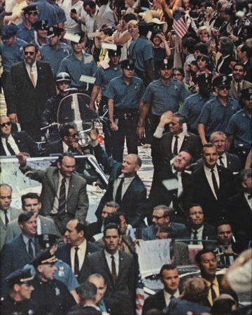 Lot #7274 Apollo 11 Crew-Signed Souvenir 'Ticker Tape' Folder - Image 4