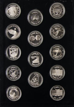 Lot #7699 American Space Flight (25) Silver Anniversary Medals - Image 3