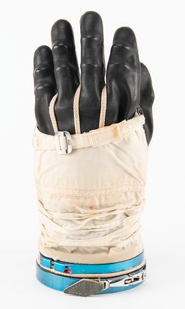 Lot #7734 Russian Sokol KV-2 Space Suit Glove - Image 3