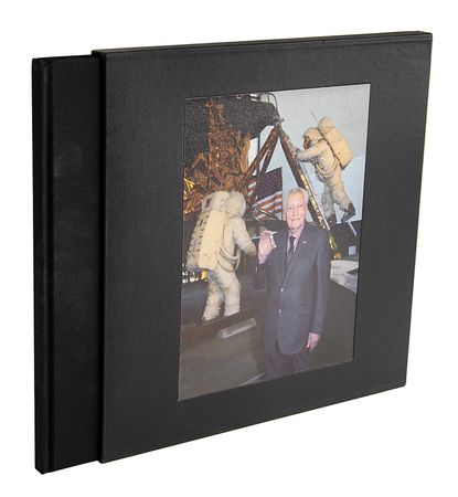 Lot #7462 Al Worden's 'Fallen Astronaut' Statue by Paul Van Hoeydonck - Image 4