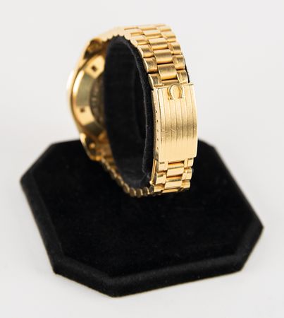 Lot #7000 Wally Schirra's 18k Gold Omega Speedmaster Professional 1969 Apollo 11 Commemorative Watch - Image 5